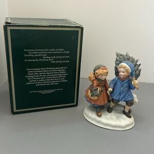 Avon 1981 Christmas Memories Sharing The Christmas Spirit Figurine Boxed